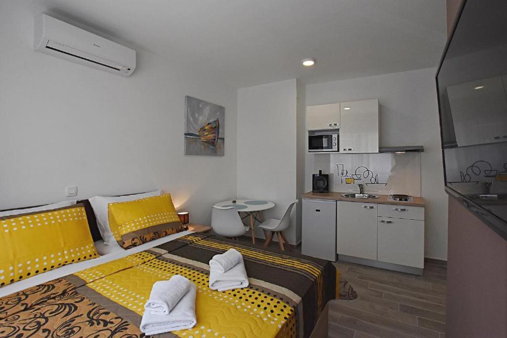 Roko & Borna Self Check - In Apartman Zára Kültér fotó