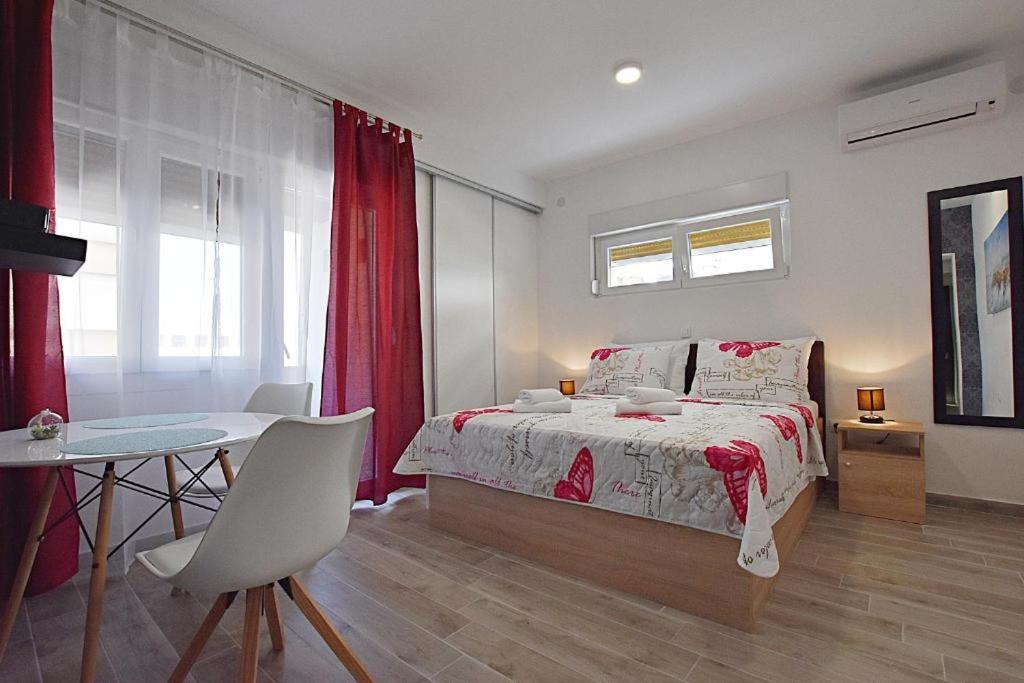 Roko & Borna Self Check - In Apartman Zára Kültér fotó